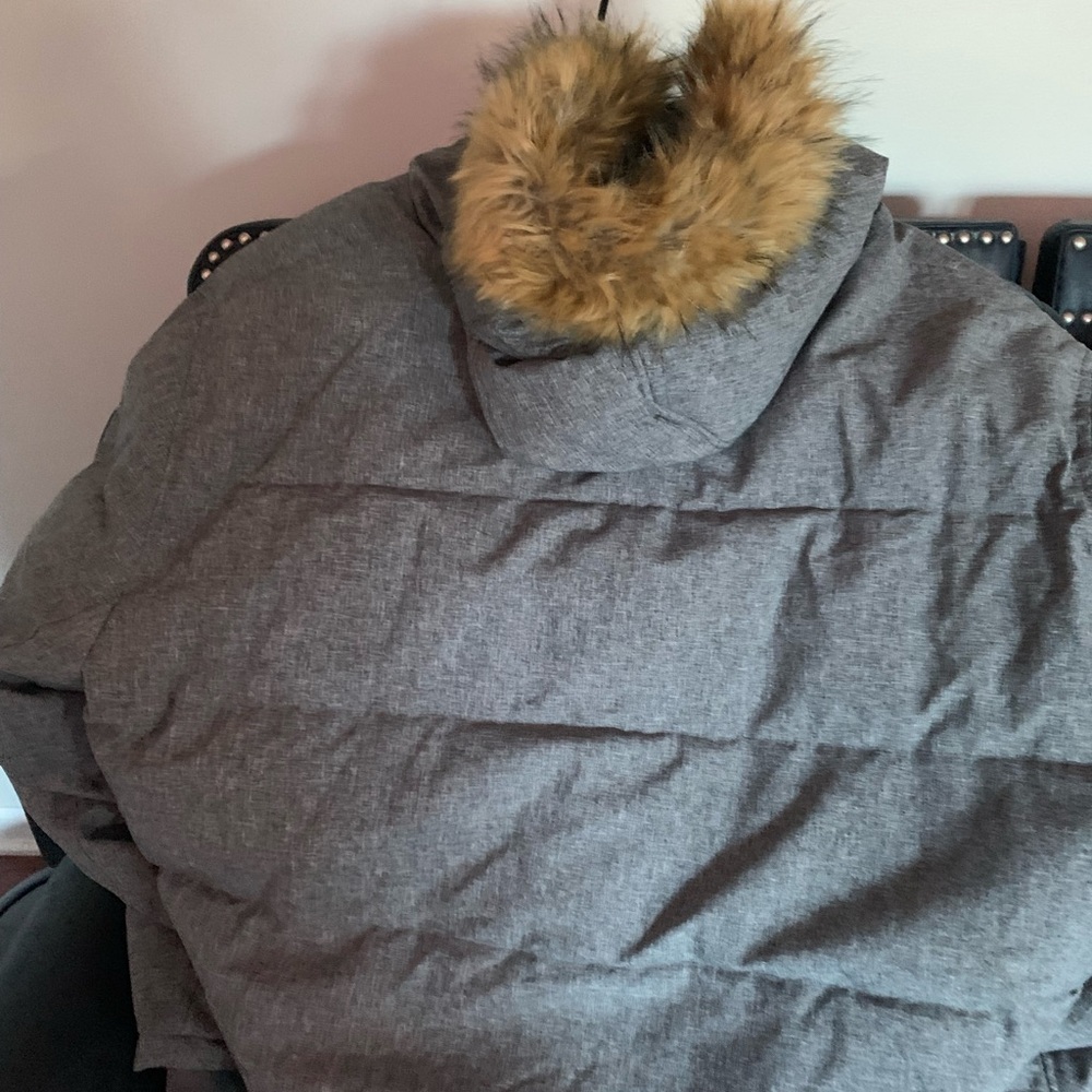 One puffer coat size 4x